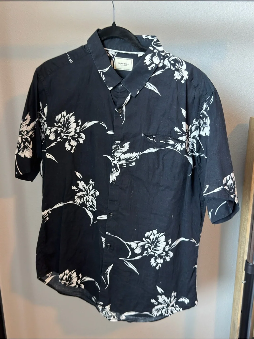 7 Diamonds Black & White Floral Short-Sleeve Men's Shirt